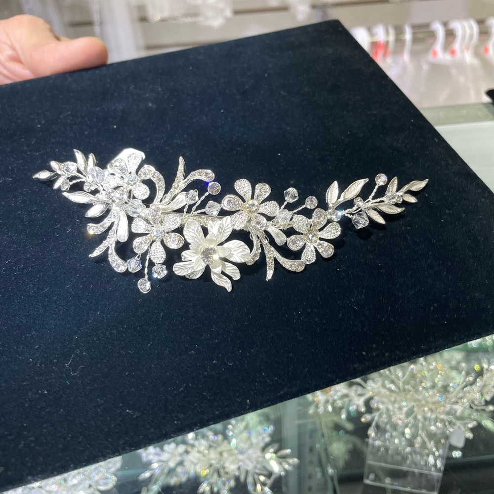 Bridal hairpiece